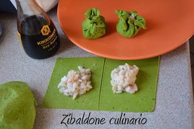 Ravioli di gamberi al vapore con salsa al curry