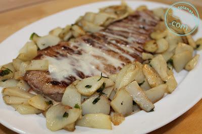 tagliata con crema di gorgonzola e topinambur