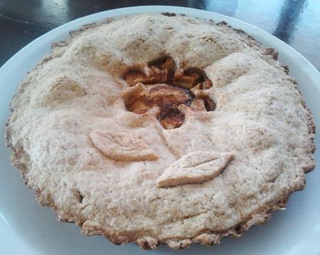 Crostata di mele e confettura di fichi con frolla alla farina di castagne