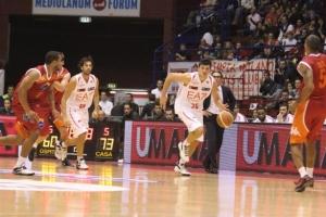 Milano espugna Roma, Varese sempre al comando