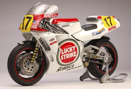 HASEGAWA 1/12-- YAMAHA YZR'88 LUCKY STRIKE Rainy