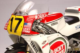 HASEGAWA 1/12-- YAMAHA YZR'88 LUCKY STRIKE Rainy