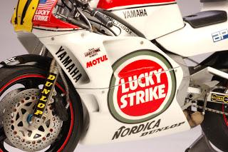 HASEGAWA 1/12-- YAMAHA YZR'88 LUCKY STRIKE Rainy