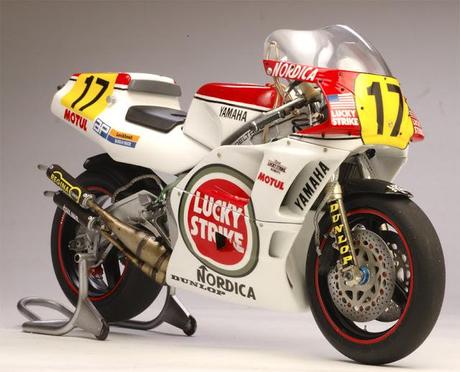 HASEGAWA 1/12-- YAMAHA YZR'88 LUCKY STRIKE Rainy