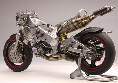 HASEGAWA 1/12-- YAMAHA YZR'88 LUCKY STRIKE Rainy