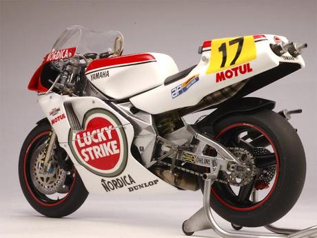 HASEGAWA 1/12-- YAMAHA YZR'88 LUCKY STRIKE Rainy