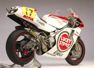 HASEGAWA 1/12-- YAMAHA YZR'88 LUCKY STRIKE Rainy