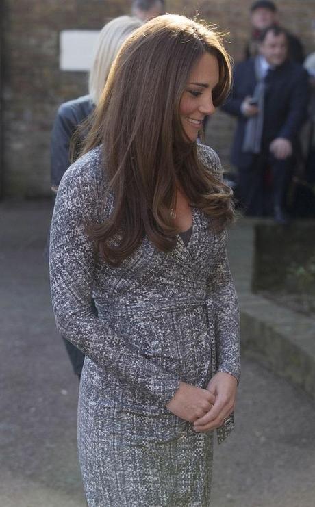 FASION ICON | Kate Middleton mostra il pancione in Max mara