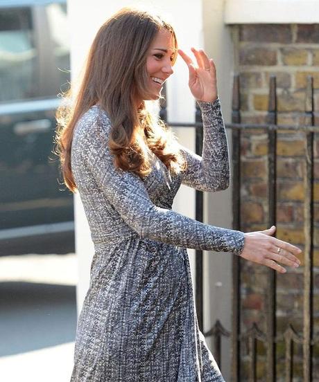 FASION ICON | Kate Middleton mostra il pancione in Max mara