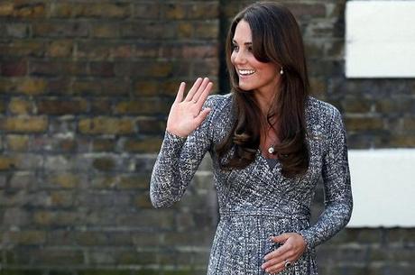FASION ICON | Kate Middleton mostra il pancione in Max mara