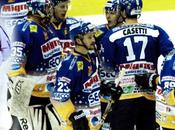 Hockey ghiaccio: l’Asiago espugna Bolzano, Milano cinico beffa Valpusteria. Renon passeggia contro Cortina l’Alleghe resiste alla rimonta della Valpellice. Vito Romeo)