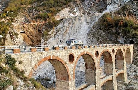 00712 Un salto oltre l’ostacolo: di Marco Bizzarri e Paola Pardini