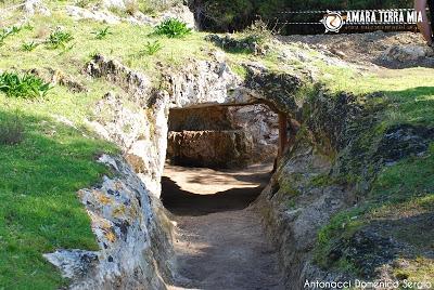 FOTO - Trekking archeologico, la Necropoli di Monte Pucci a Vico del Gargano