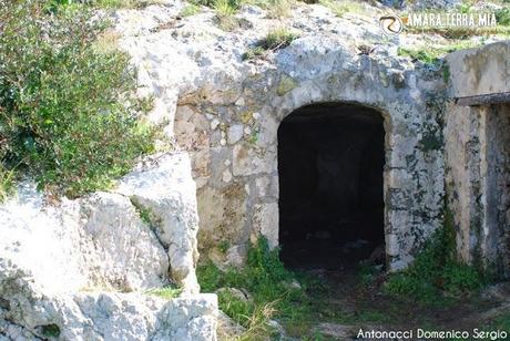 FOTO - Trekking archeologico, la Necropoli di Monte Pucci a Vico del Gargano