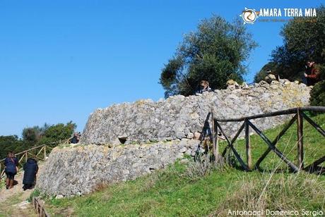 FOTO - Trekking archeologico, la Necropoli di Monte Pucci a Vico del Gargano