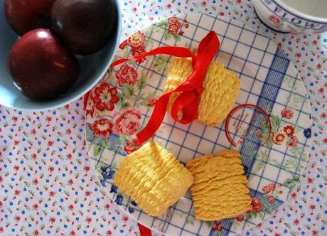 Un grazie a TUTTE voi e....biscottini alla vaniglia