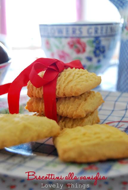 Un grazie a TUTTE voi e....biscottini alla vaniglia