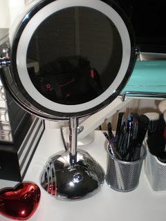 Nuova postazione make up!!! Lavori in corso.. ;)