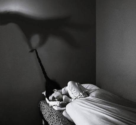 15 auto-portraits surréalistes de Noell S. Oszvald, une jeune...