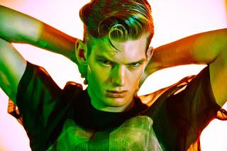 Matt King in Givency su V Man magazine