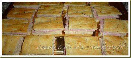 Cubetti di focaccia ripieni di mortadella (8)