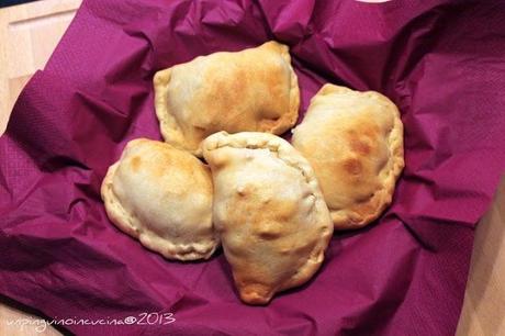 Panzerotti con indivia belga, funghi porcini e fontina