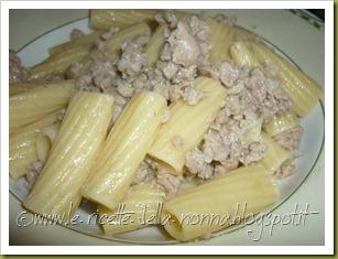 Maccheroni con maiale macinato e germogli misti (7)