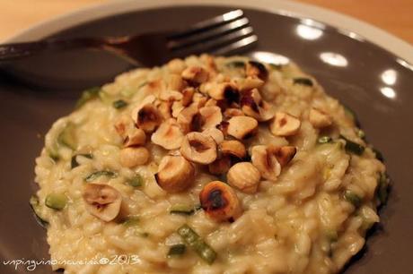 Risotto con zucchine, brie e nocciole tostate