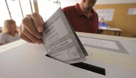 voto elezioni 410 Public Notizie 270 470 3 Elezioni 2013, affluenza in calo ma bene le Regionali tranne in Campania