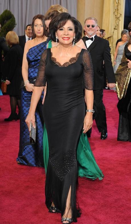 SHIRLEY BASSEY STREPITOSA STRACCIA ADELE ALLA NOTTE DEGLI OSCAR