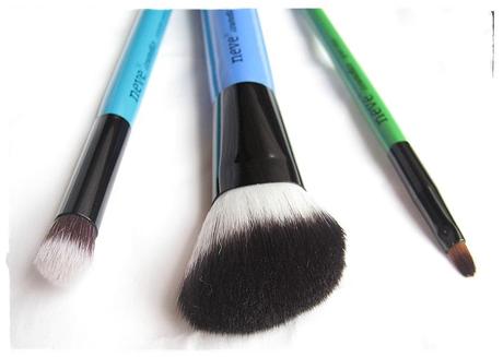 Anteprima Neve Cosmetics - Pennelli Glossy Artist