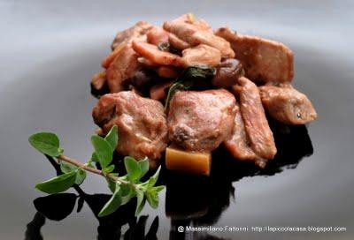 Polpa di tacchino saltata in tegame con prosciutto cotto di Praga e funghi porcini sott'olio