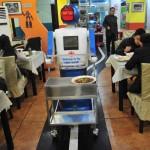 I robot che servono al ristorante in Cina 01