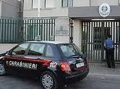 Luigi Zucca incatenato davanti alla caserma Carabinieri
