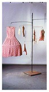 Louise Bourgeois: falli, ragni e ghigliottine al Teatro Laboratorio Louise Bourgeois: falli, ragni e ghigliottine al Teatro Laboratorio
