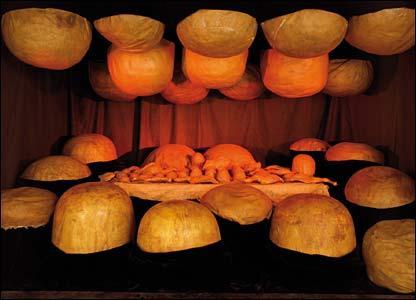 Louise Bourgeois: falli, ragni e ghigliottine al Teatro Laboratorio Louise Bourgeois: falli, ragni e ghigliottine al Teatro Laboratorio