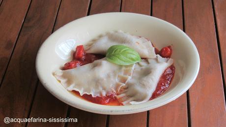 ravioli veg ripieni di tofu alle erbe e pomodori secchi