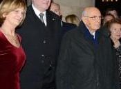 Napolitano sbaglia difendere clown. L’Italia perso faccia, possiamo esigere rispetto