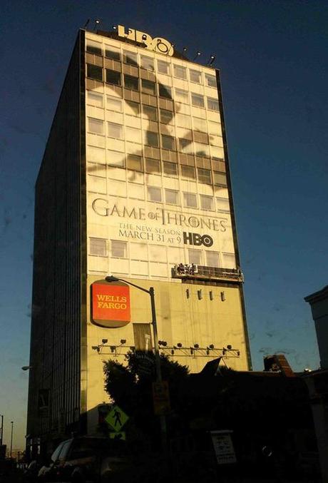 print-outdoor-game-of-thrones-hbo-building