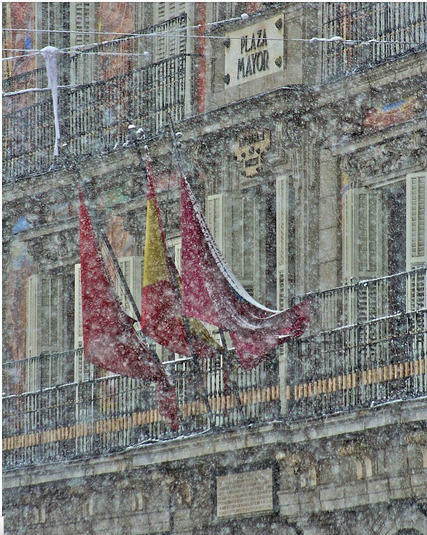 Nevica, e tutto è bianchino