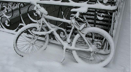 Nevica, e tutto è bianchino