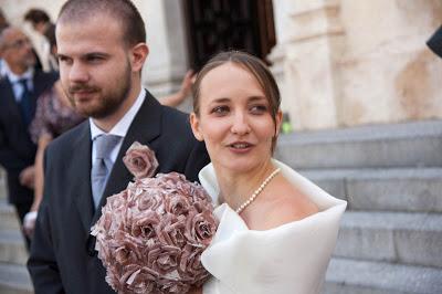 MATRIMONIO: BOUQUET DI ROSE E COORDINATI CON I... PIROTTINI PER CUPCAKES  :-)