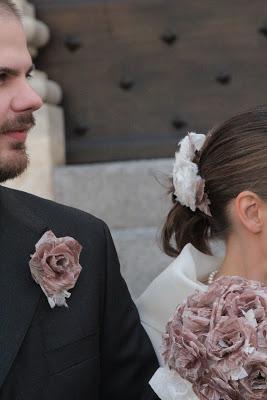 MATRIMONIO: BOUQUET DI ROSE E COORDINATI CON I... PIROTTINI PER CUPCAKES  :-)