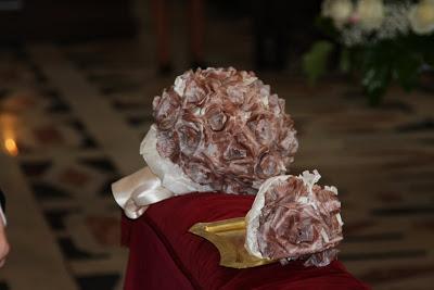 MATRIMONIO: BOUQUET DI ROSE E COORDINATI CON I... PIROTTINI PER CUPCAKES  :-)