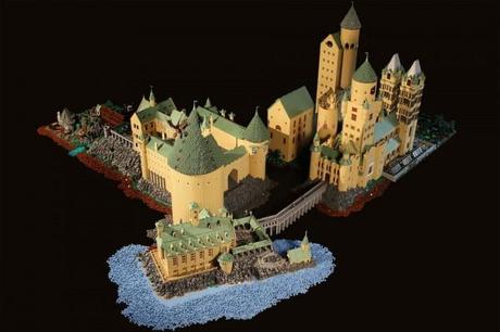 Una fantastica replica di Hogwarts fatta tutta di LEGO