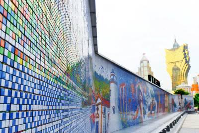 Murale fatto di cubi di Rubik a Macau