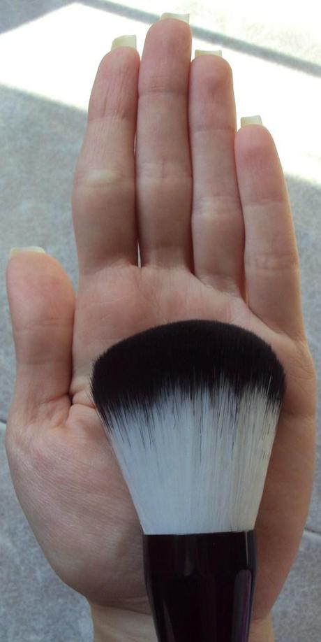 Review - Neve Cosmetics Glossy Artist Brushes