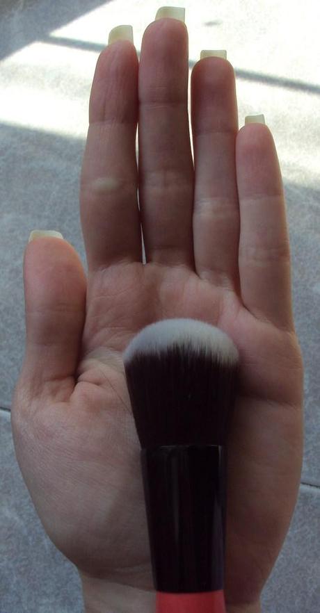 Review - Neve Cosmetics Glossy Artist Brushes