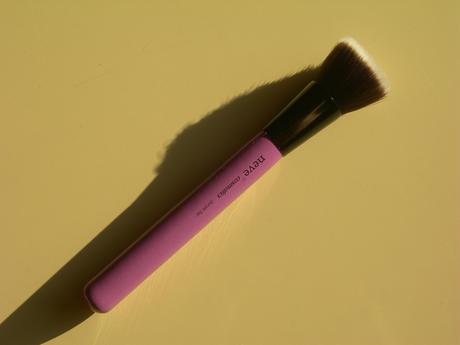 Ecco il set dei Glossy Artist Brush di Neve Cosmetics!