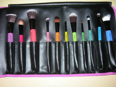 Ecco il set dei Glossy Artist Brush di Neve Cosmetics!